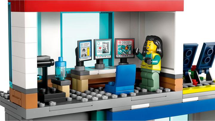 Actual product image LEGO 60371 Rescue Vehicle Headquarters (60371, LEGO City)
