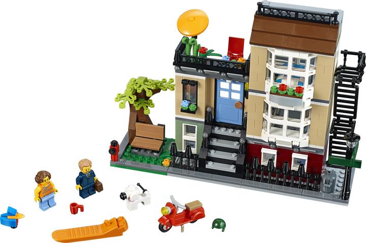 Actual product image LEGO Creator townhouse on Parkstrasse (31065, LEGO Creator Expert)