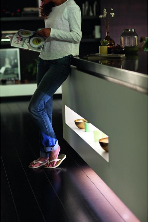 Actual product image Philips Hue Lightstrip Plus (RGBW, 200 cm, Indoor)