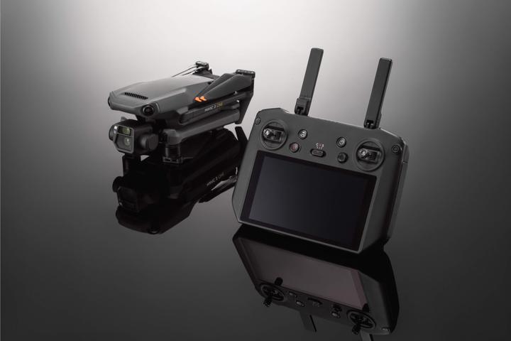 Produktbild DJI RC Pro Controller (Drohnen Fernsteuerung, DJI Air 2S, DJI Mavic 3 Pro Cine, DJI Mavic 3, DJI Mavic 3 Pro, DJI Mavic 3 Cine, DJI Mavic 3 Classic, DJI Mini 3 Pro)