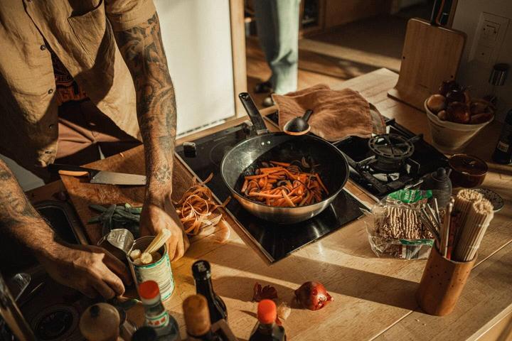 Actual product image Fiskars PAN WOK FF 28CM CERAMIC COATED 1072313 (28 cm, Wok, Stainless steel)