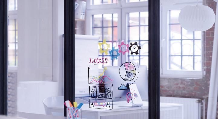 Immagine prodotto Edding Set di pennarelli per lavagna (Arancia, Pink, Nero, Blu chiaro, 3 mm, 4 x)