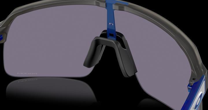 Image du produit Oakley Sutro Lite (matte grey smoke, Gris Prizm)