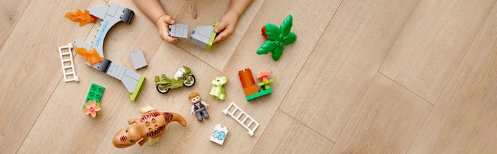 Immagine prodotto LEGO Eruzione del T. Rex e del Triceratops (10939)