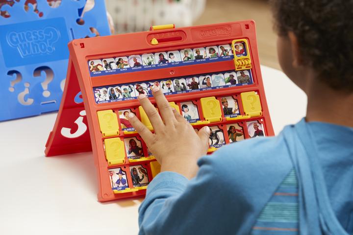 Actual product image Hasbro Gaming Who is it?? (German)