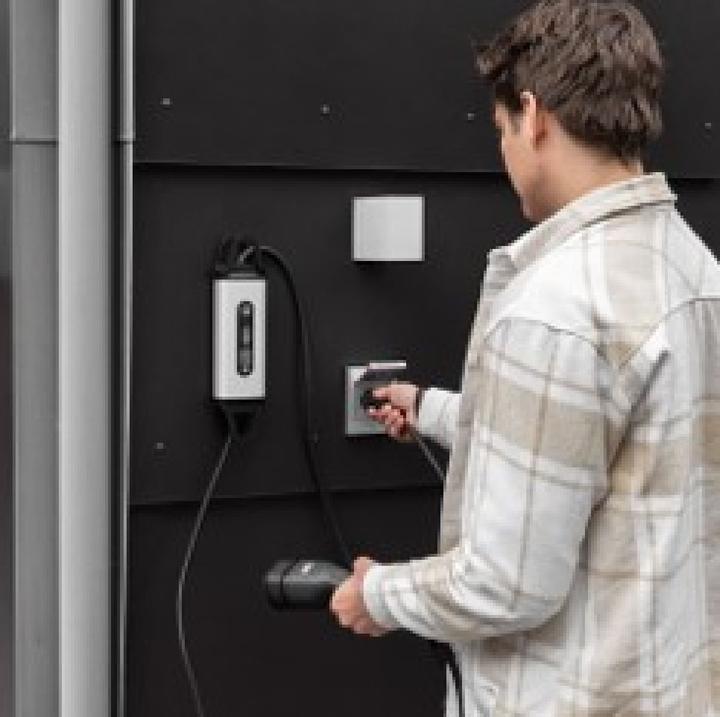 Produktbild Defa eMove Mobiles Ladegerät (Typ 2, 2.30 kW, 10 A, Typ 13)