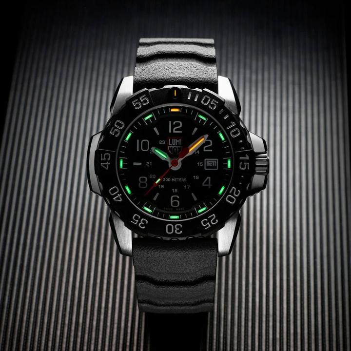 Actual product image Luminox Navy Seal Steel 3250 Series (Diving watch, 45 mm)