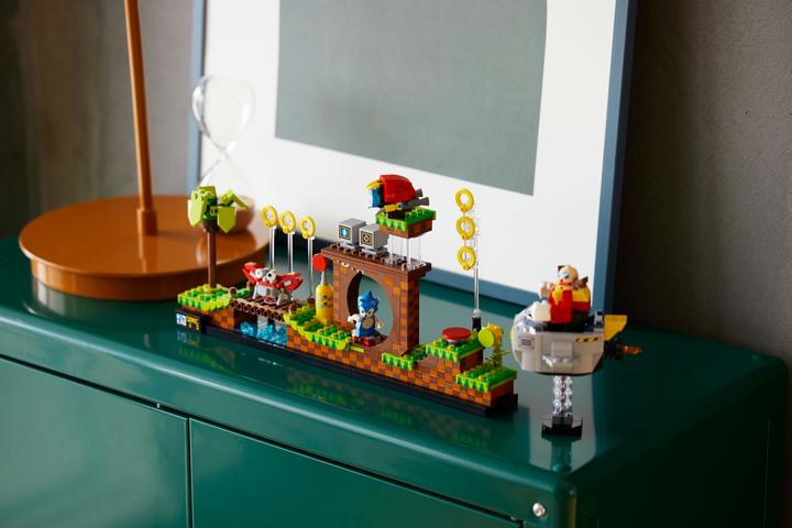 Actual product image LEGO Sonic the Hedgehog - Green Hill Zone (21331, LEGO Ideas)