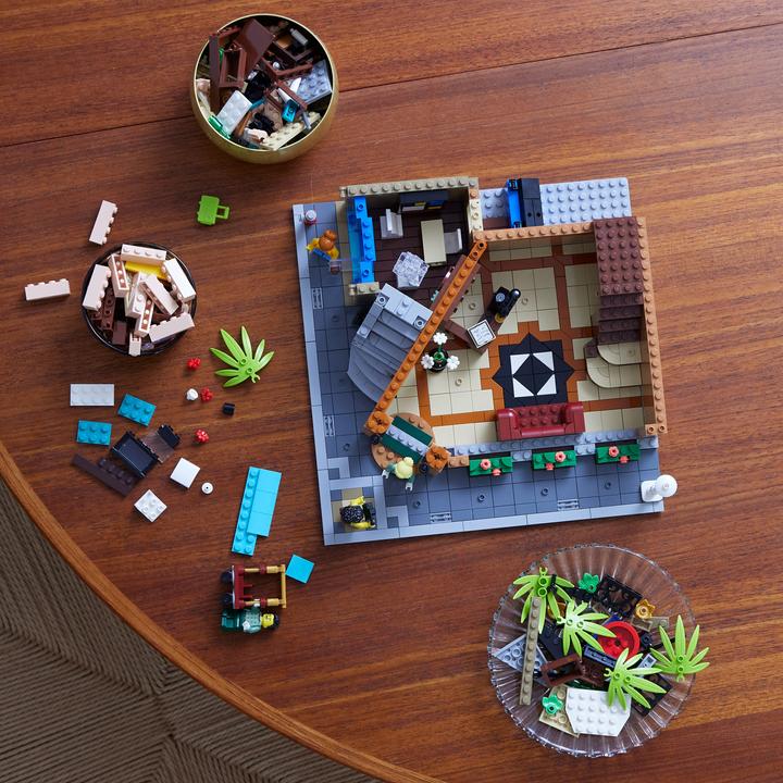 Actual product image LEGO Boutique- Hotel (10297, LEGO Rare Sets)