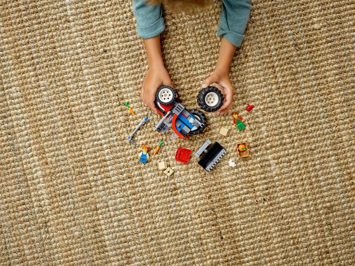 Actual product image LEGO Tractor (60287, LEGO City)
