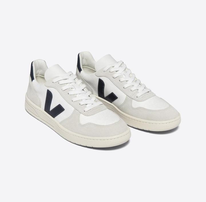 Actual product image Veja V-10 (36)