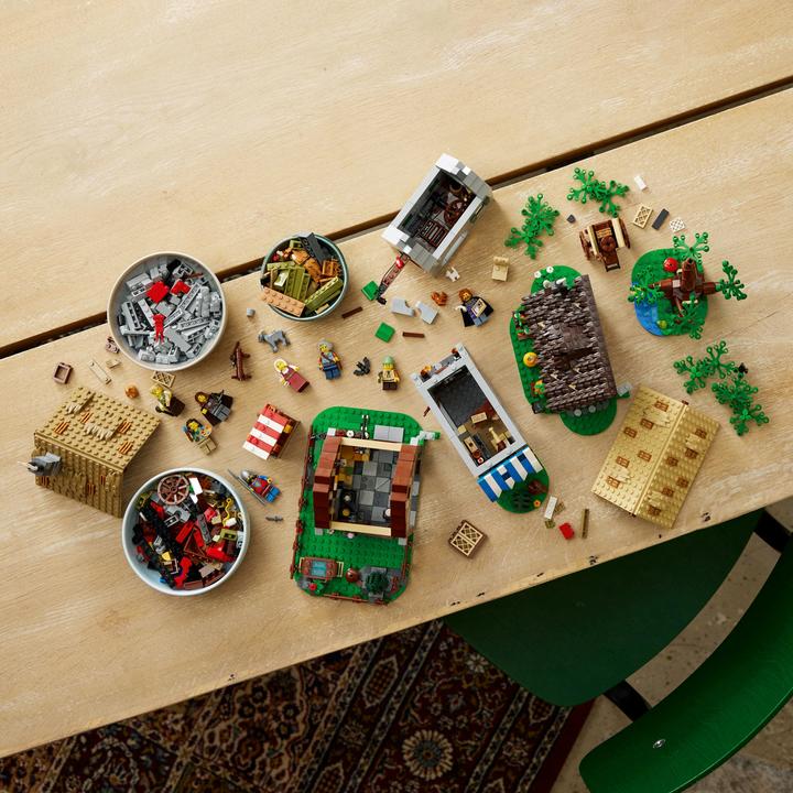 Image du produit LEGO Place de la ville médiévale (10332, LEGO Icons, LEGO difficiles à trouver)