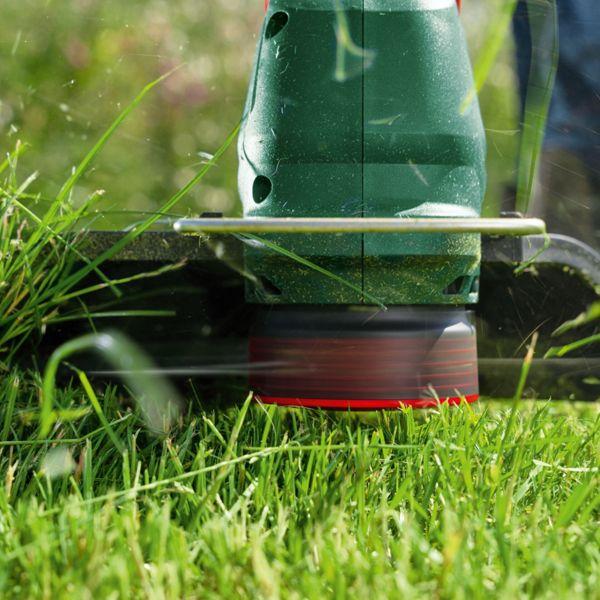 Produktbild Bosch Home & Garden Akku-Rasentrimmer UniversalGrassCut 18V-26-500 Solo (Trimmfaden)