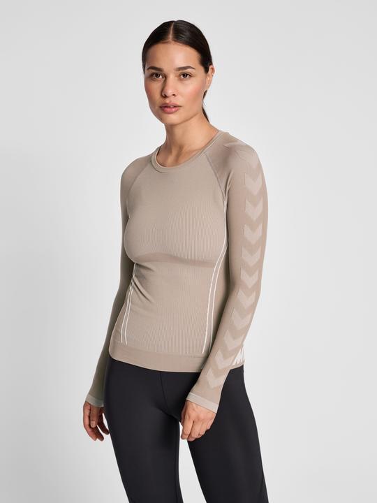 Actual product image hummel Te Christel Seamless T-Shirt L/S (S)