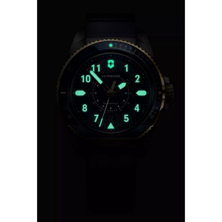 Immagine prodotto Victorinox Journey 1884 Quarzo Tre Lancette Acciaio e Minerale, Orologi subacquei, 43 mm, Quadrante Blu (Orologio sub, 43 mm)