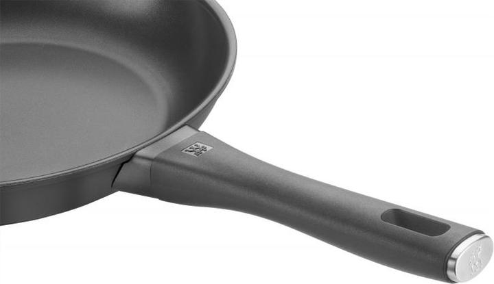 Actual product image Zwilling Madura Plus (20 cm, Frying pan, Cast aluminium)