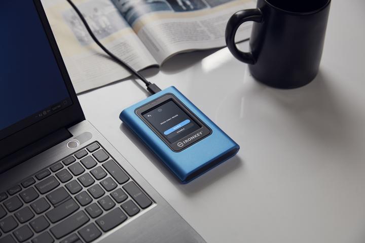 Produktbild Kingston IronKey Vault Privacy 80 (1920 GB)