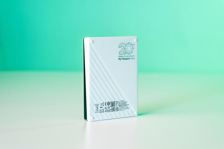 Produktbild WD My Passport Ultra 20th Emerald Anniversary Edition (2 TB)