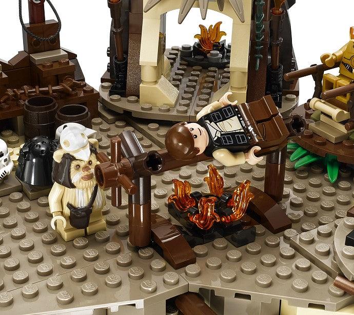 Actual product image LEGO Ewok Village (10236, LEGO Star Wars, LEGO Rare Sets)