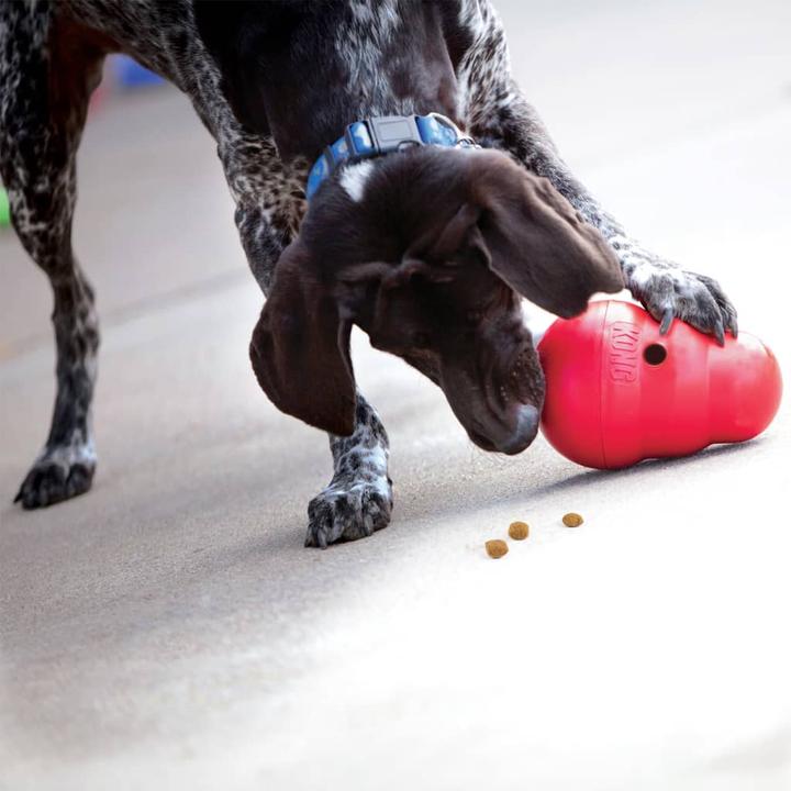 Produktbild KONG Wobbler Snackball für Hunde (Futterspielzeug Hund)