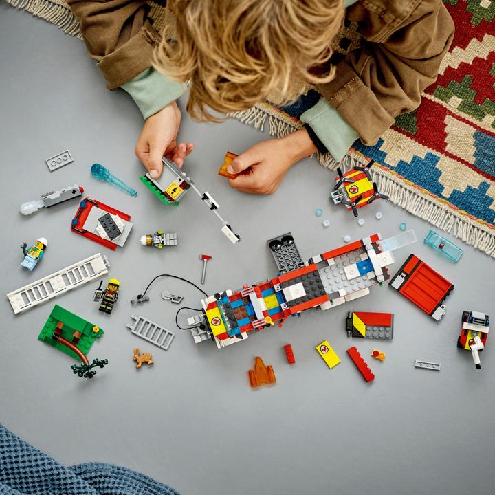 Immagine prodotto LEGO Veicolo di comando dei vigili del fuoco (60374, LEGO City)