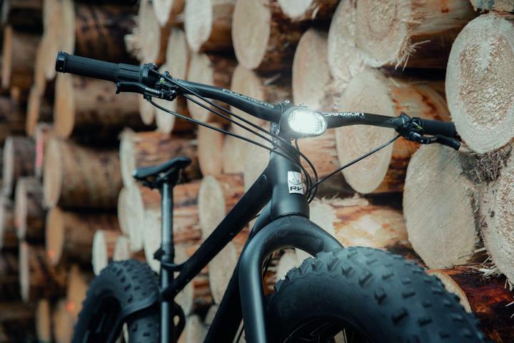 Image du produit Supernova Phare E-Bike M99 Mini PURE25, 5-13.5V DC, 450 lm 150Lux, boîtier en aluminium, câble de connexion (450 lm)