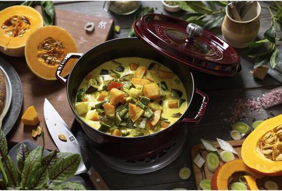 Actual product image Staub Cocotte (26 cm, Casserole + Stewpot, Cast iron)