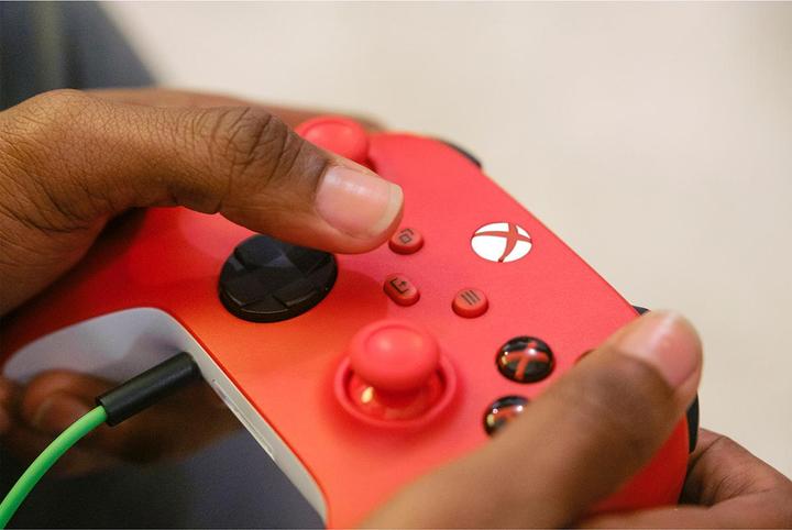 Actual product image Microsoft Xbox Wireless Controller - Pulse Red (PC, Xbox One X, Xbox Series X, Xbox One S, Xbox Series S)