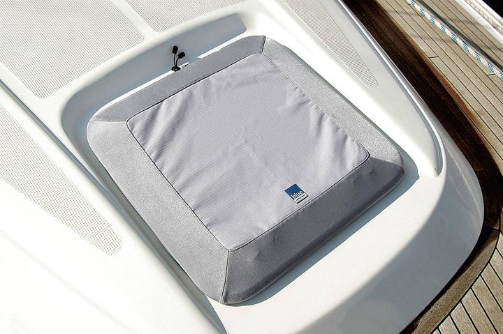 Actual product image Blue Performance Hatch sealing with fly screen