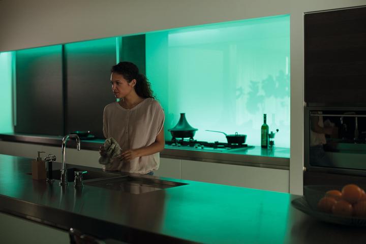 Actual product image Philips Hue Lightstrip Plus (RGBW, 200 cm, Indoor)