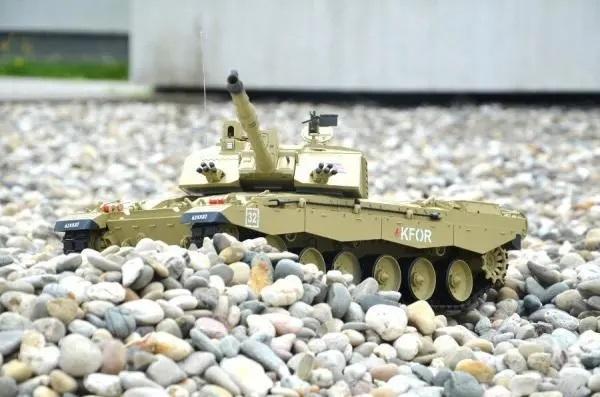Actual product image Es-toys Heng Long RC Tank 1:16 Challenger 2 (RTR Ready-to-Run)