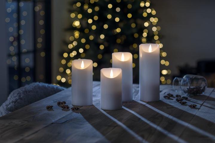 Produktbild Konstsmide LED Echtwachskerze, weiss, mit 3D Flamme, Ø 7, 5 cm, Höhe: 17, 5 cm, mit 4h und 8h Timer (1 x)
