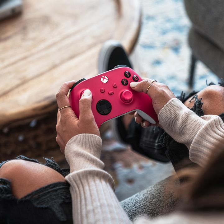 Produktbild Microsoft Xbox Wireless Controller - Deep Pink (PC, Xbox Series X, Xbox One X, Xbox One S, Xbox Series S)