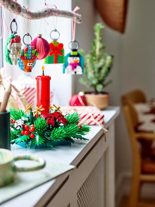 Actual product image LEGO Christmas arrangement (40743, LEGO Iconic)