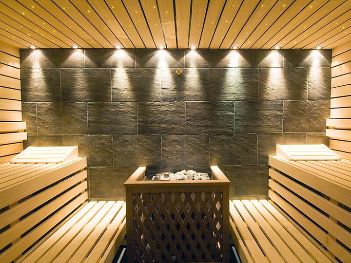Immagine prodotto Smartbox 1 notte romantica con vista sul lago, un pasto e una spa a Lugano (2 pers.)