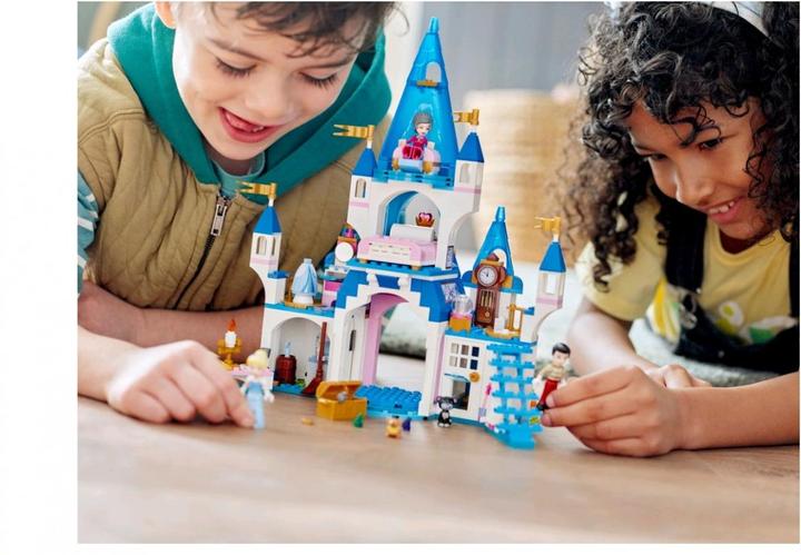 Actual product image LEGO Cinderella's castle (43206, LEGO Disney)