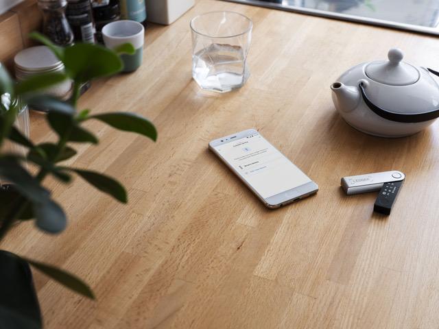 Immagine prodotto Ledger Nano X - Nero onice (Litecoin, Zcash, Dash, Bitcoin, Vertcoin, Neo, Ether, Ubiq, Ethereum Classic, Bitcoin Cash, Stellar, Komodo)