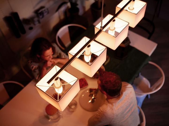 Produktbild Philips Hue White Ambiance BT (E14, 5.20 W, 470 lm, 2 x, G)