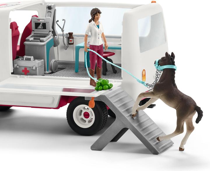 Actual product image Schleich Mobile veterinarian with Hanoverian foal
