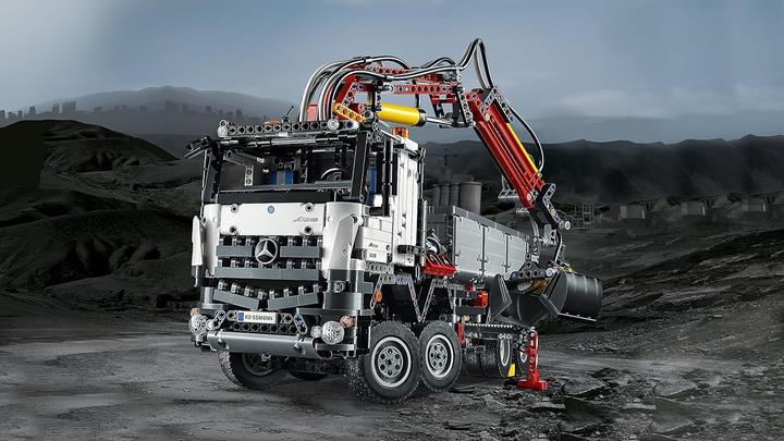 Actual product image LEGO Mercedes-Benz Arocs 3245 (42043, LEGO Technic)