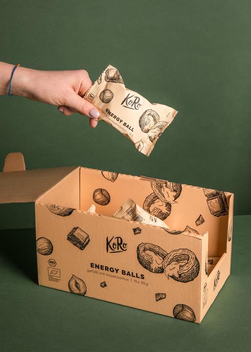 Actual product image KoRo Bio Fruchtkugel auf Dattelbasis mit Haselnuss- und Erdnussmusfüllung (Hazelnut, 1 pcs., 420 g)
