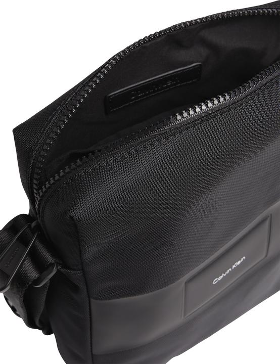 Actual product image Calvin Klein Mens Must T Reporter 545 Bag, Ck Black, One Size (2% Polyurethane, 98% polyester)