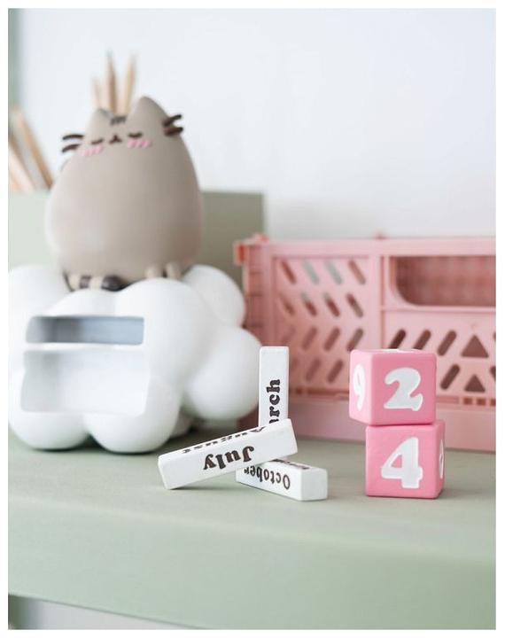 Actual product image NoName PUSHEEN - Calendrier Perpétuel 3D en Résine - '10x12x13cm' (10 x 13 cm, Hardcover)