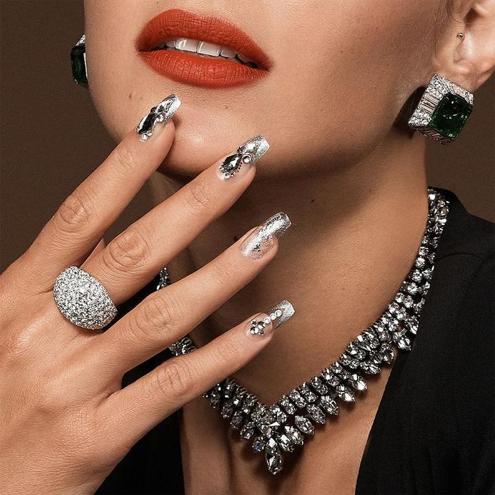 Immagine prodotto Herba Unghie di Kiss Majestic - Sparkle (Unghie artificiali, Grigio, Trasparente)