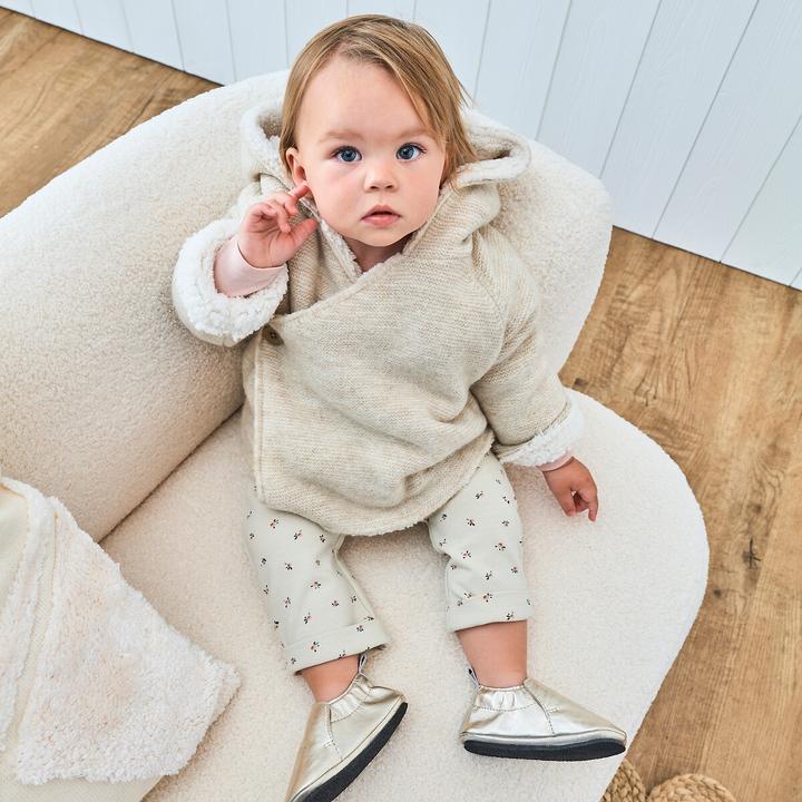 Produktbild La Redoute Collections Goldfarbene Lederhausschuhe mit Sternmotiv (21)