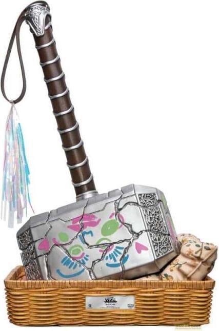Produktbild Beast Kingdom DC Comics: Thor Love and Thunder - Mjolnir Love Version 1:1 Scale Statue
