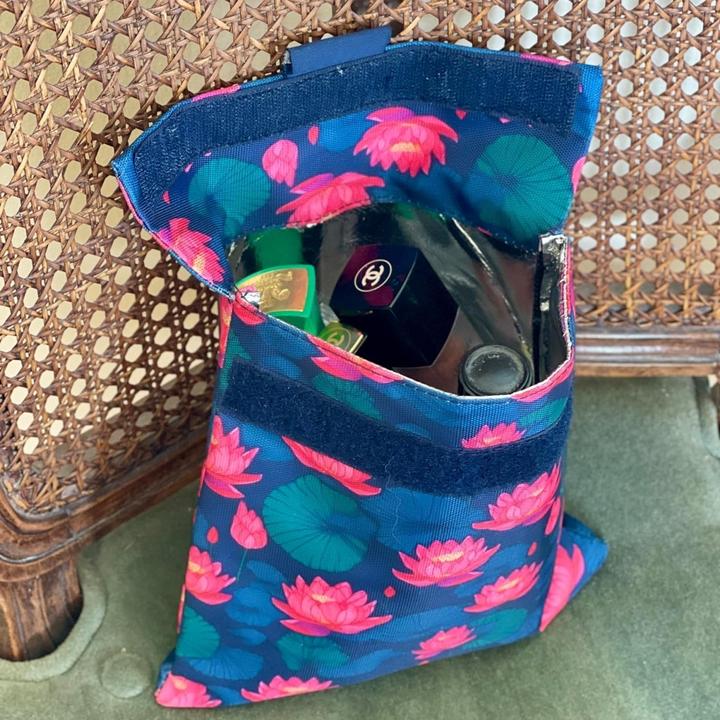 Actual product image Yumbox insulated snack bag medicine bag Lotus