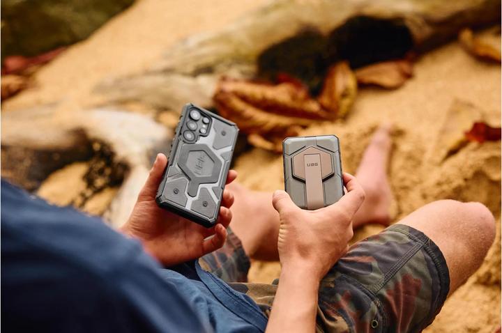 Actual product image UAG Pathfinder Clear with Magnet (Samsung Galaxy S25 Ultra)