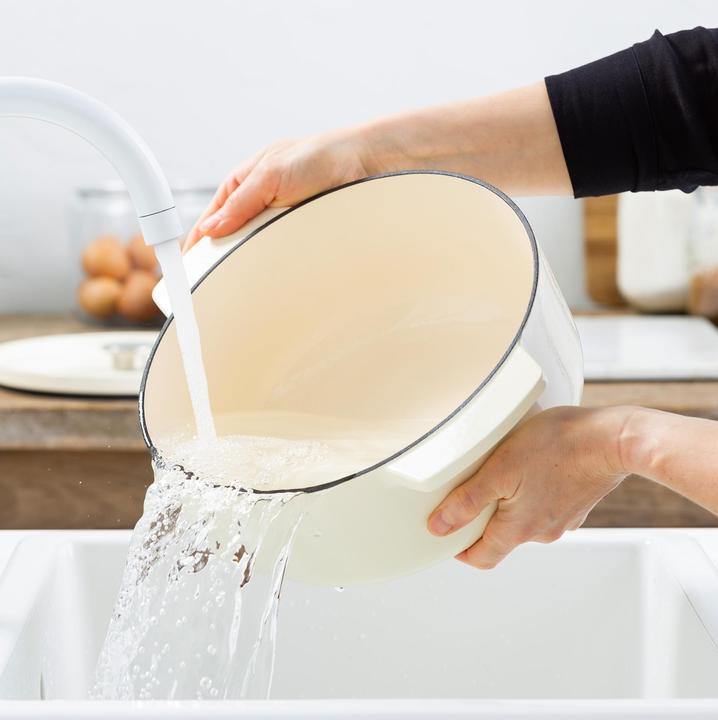 Actual product image KitchenAid braadpan 30cm - gemailleerd gietijzer - amandel wit - ovaal (30 cm, Casserole + Stewpot, Cast iron)