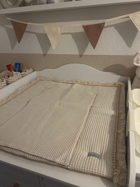 Produktbild Baby-Nest Wickelauflage Boho inklusive zwei abnehmbaren wasserdichten Unterlagen |Beige (80 x 75 cm)